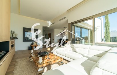 Роскошная вилла в продаже с садом и бассейном рядом с полем для гольфа в Colinas Golf & Country Club de Campoamor