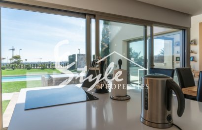 Роскошная вилла в продаже с садом и бассейном рядом с полем для гольфа в Colinas Golf & Country Club de Campoamor