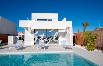 Buy villa in Costa Blanca close to golf and beach in Los Montesinos. ID: ON1123_33