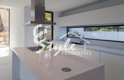 Buy newly built villa in Moraira close to the sea. ID ON1135_44 