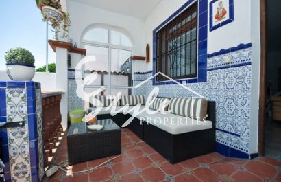 Купить таунхауз с бассейном недалеко от моря и пляжа в Торревьехе на Коста Бланке. ID 4509