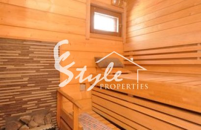 Купить таунхауз с бассейном недалеко от моря и пляжа в Торревьехе на Коста Бланке. ID 4509