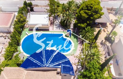 Купить большую роскошную виллу в Сьюдад-Кесада на Коста Бланке. ID 4513