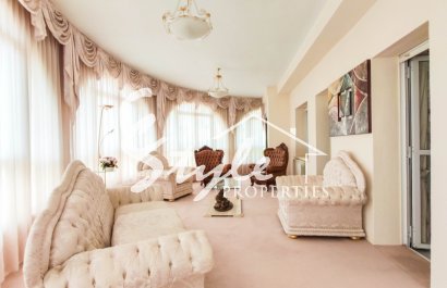 Купить большую роскошную виллу в Сьюдад-Кесада на Коста Бланке. ID 4513