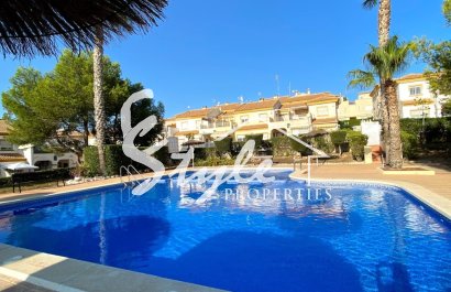 Купить красивый таунхаус в жилом комплексе Лос-Альтос - Торревьеха. ID 4621