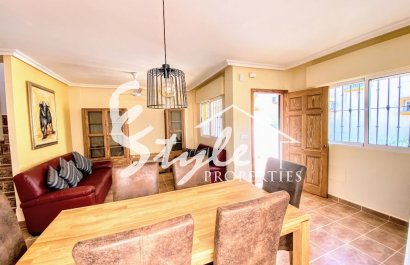 Купить красивый таунхаус в жилом комплексе Лос-Альтос - Торревьеха. ID 4621