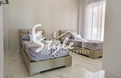 Nuevo - Villa - Villamartin