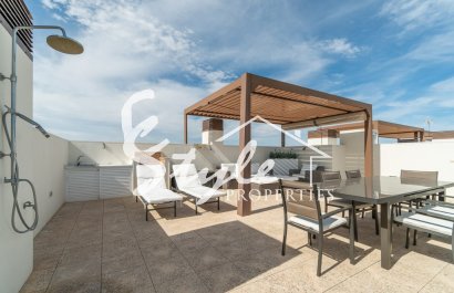 Купить стильный пентхауз рядом с полем для гольфа в загородном клубе Лас-Колинас в  Вилламартин, Ориуэла Коста. id 4705