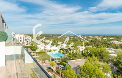 Купить стильный пентхауз рядом с полем для гольфа в загородном клубе Лас-Колинас в  Вилламартин, Ориуэла Коста. id 4705