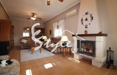 Купить виллу с бассейном и садом около гольфа в  Катраль на побережье Коста Бланка. ID 4521