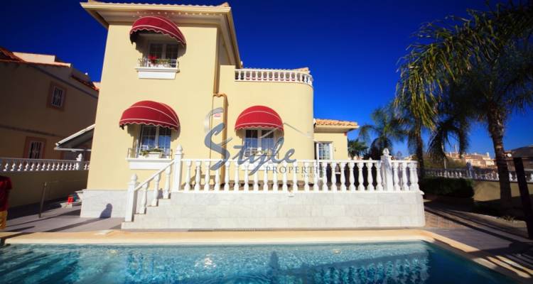 For sale villa in La Zenia with private pool, La Zenia, Costa Blanca, Spain. ID650