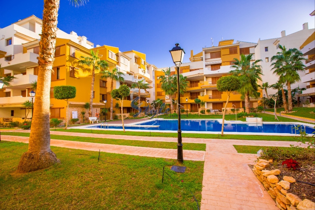 Apartments for sale in gated urbanization on the seafront in Torrevieja, Costa Blanca, Spain