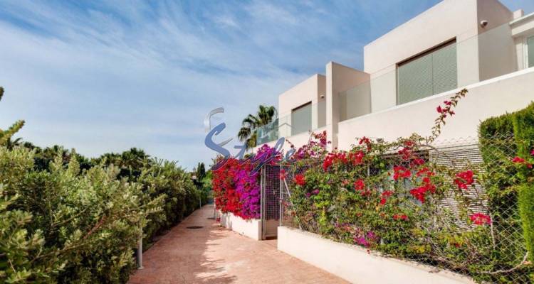 For short term rent townhouse close to the beach in Punta Prima, Costa Blanca, Spain. ID084
