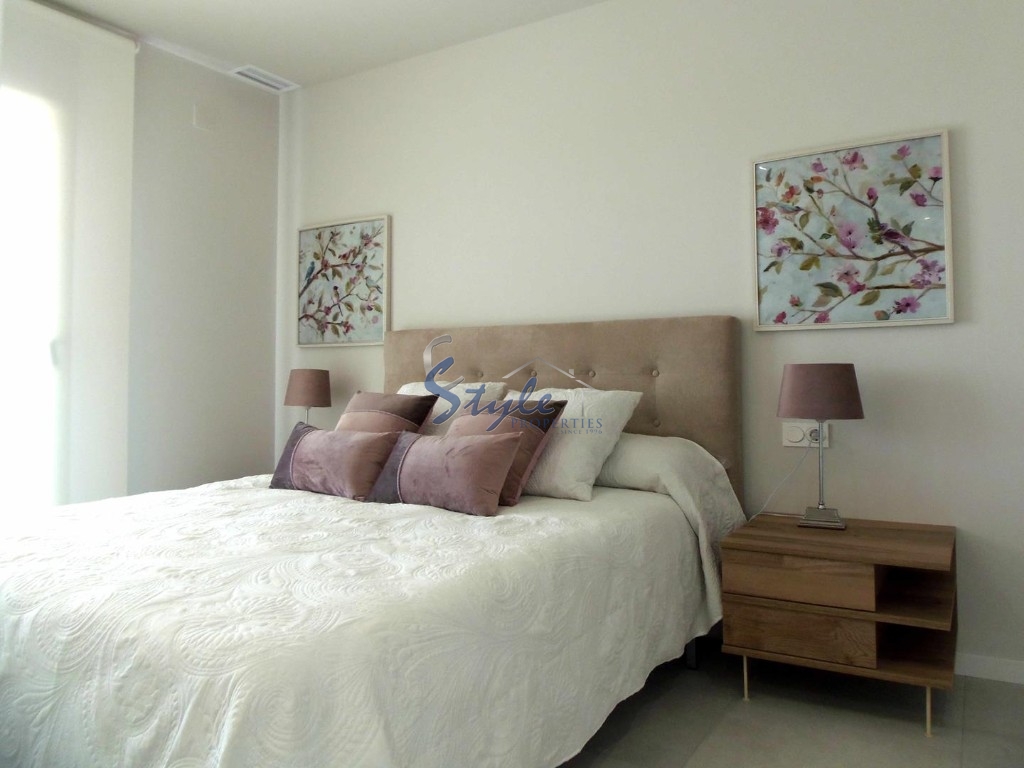 Buy apartments in Costa Blanca close to golf and beach in Mil Palmeras. ID: ON1116A2