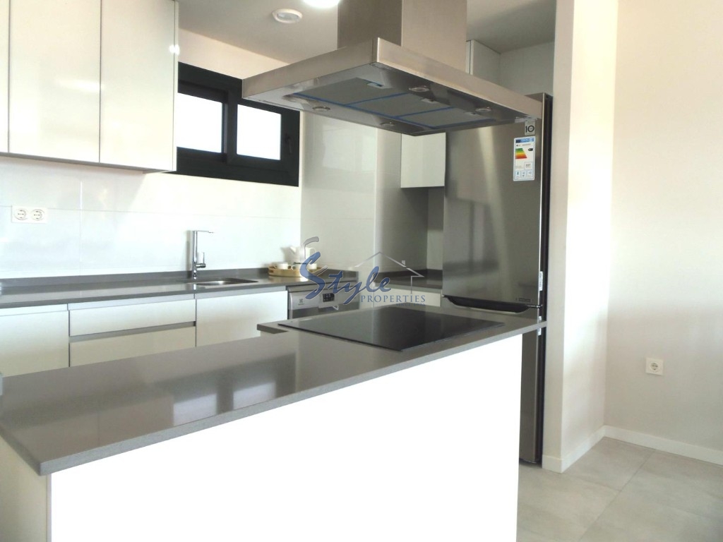 Buy apartments in Costa Blanca close to golf and beach in Mil Palmeras. ID: ON1116A1