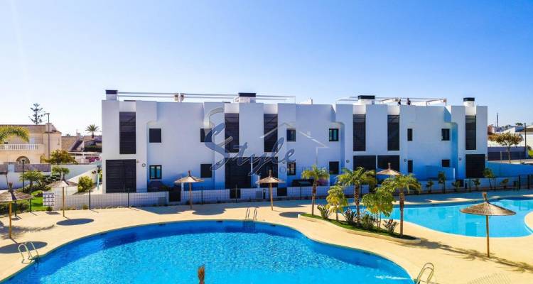 Buy apartments in Costa Blanca close to golf and beach in Mil Palmeras. ID: ON1116A4