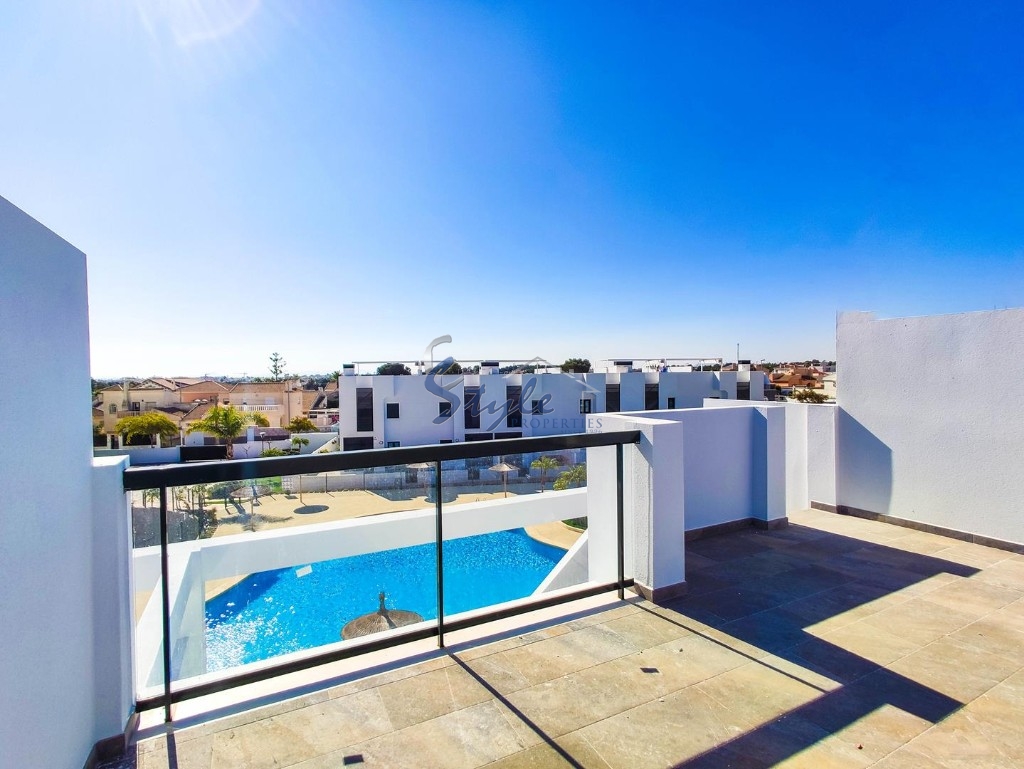 Buy townhouse in Costa Blanca close to beach in Mil Palmeras. ID: ON1116B2