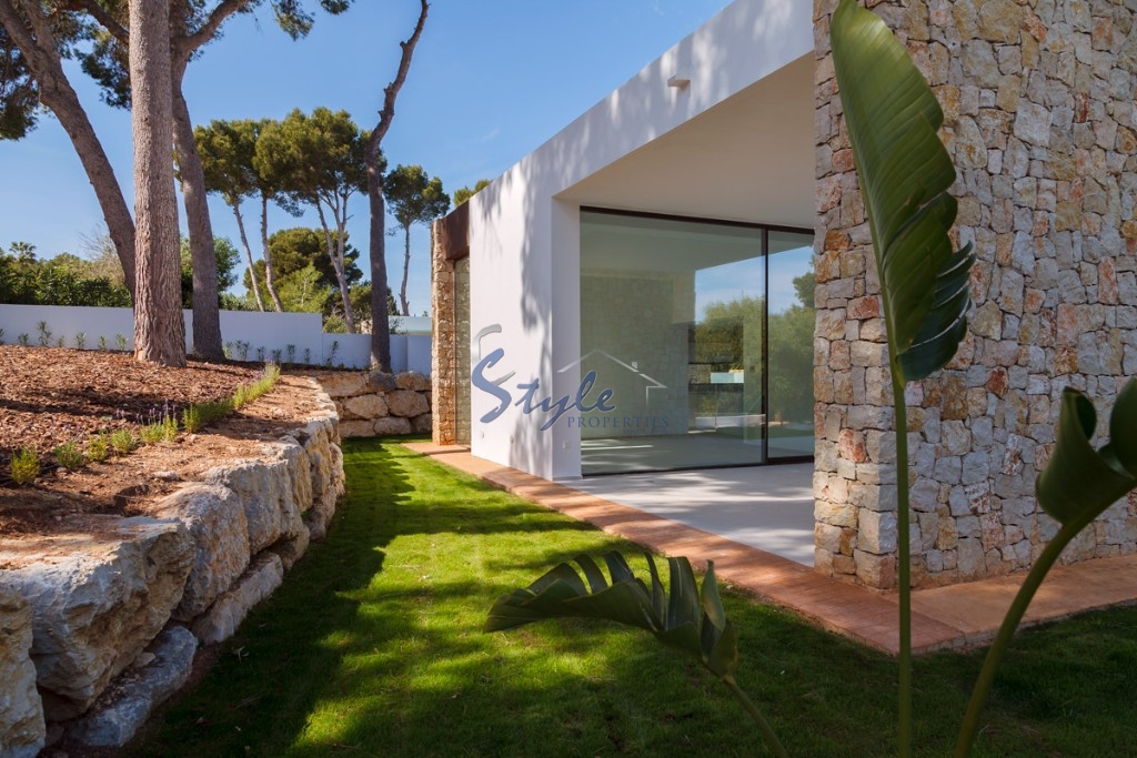 Buy newly built villa in Moraira close to the sea. ID ON1135_44 