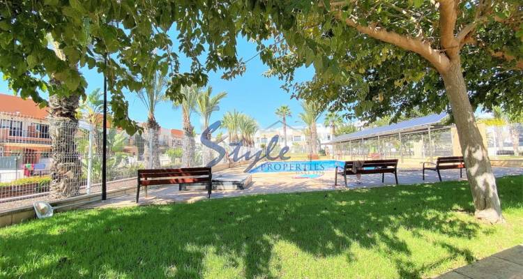 Comprar apartamento con piscina y cerca del mar en Playa Flamenca, Orihuela Costa. ID: 4615