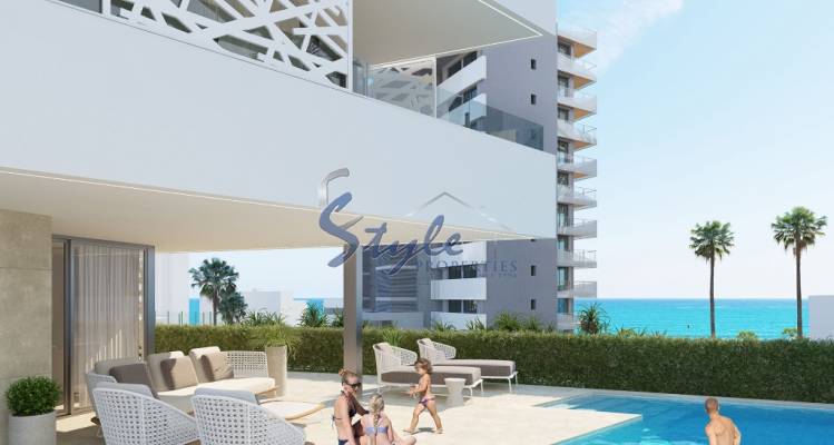 En venta nueva villa en primera linea de la playa en Alicante,Costa Blanca, Spain