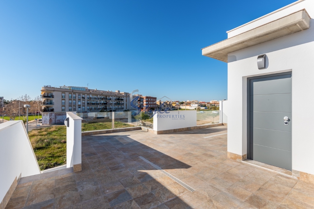 For sale new build  top floor apartments close to the beach In Costa Blanca, Spain.  