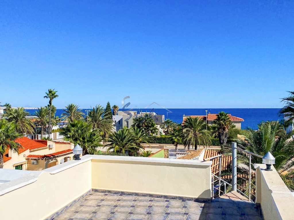 For sale beach side villa in Cabo Roig, Orihuela Costa, Costa Blanca , Spain. ID2274