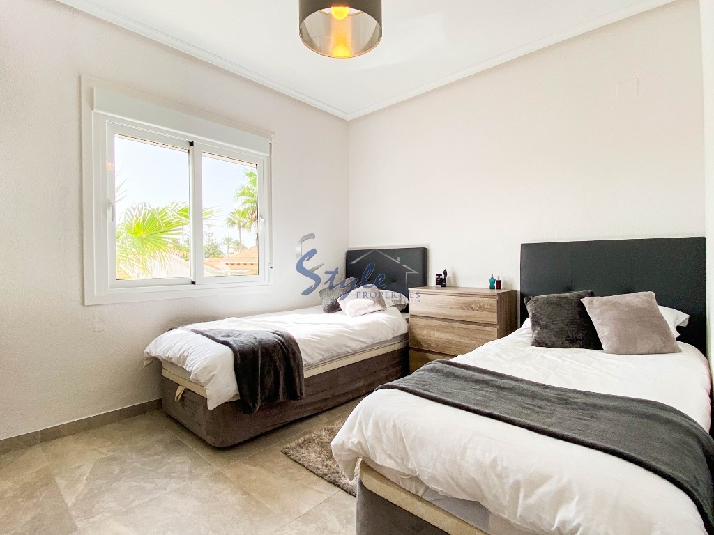 Se alquila piso de 2 dormitorios cerca del mar en Punta Prima, Costa Blanca, España. ID100