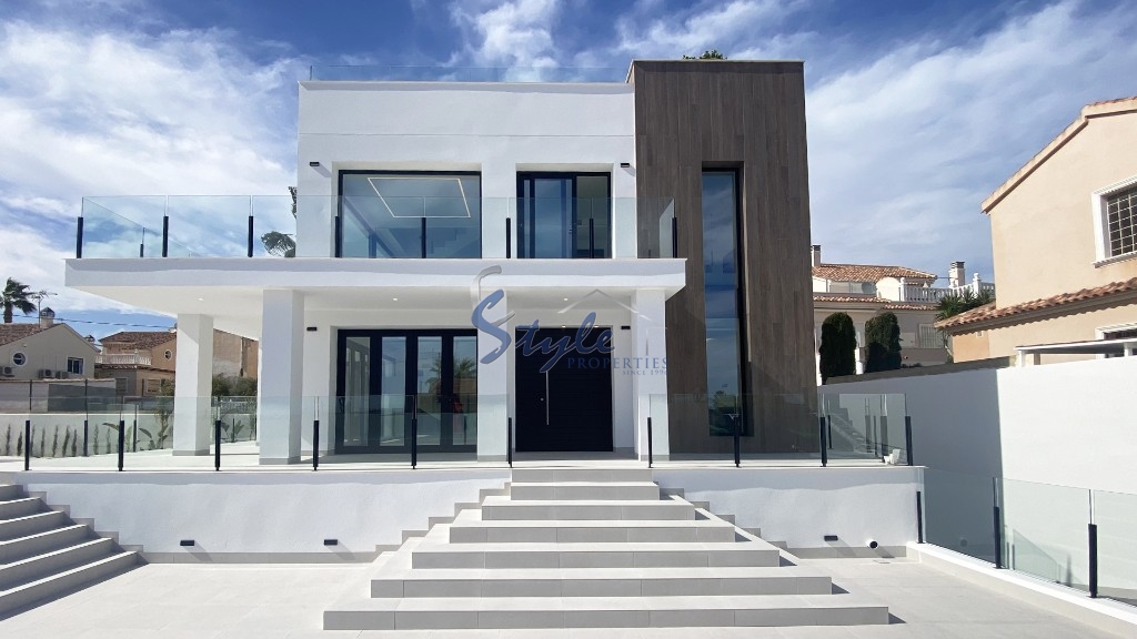 Nueva villa de lujo en venta en Torrevieja, Costa Blanca, España. ON1545