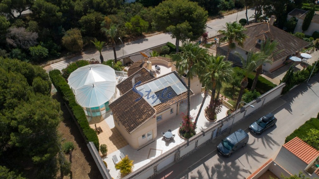 Se vende villa de estilo clásico cerca de la playa en Campoamor, Costa Blanca, España. ID1722