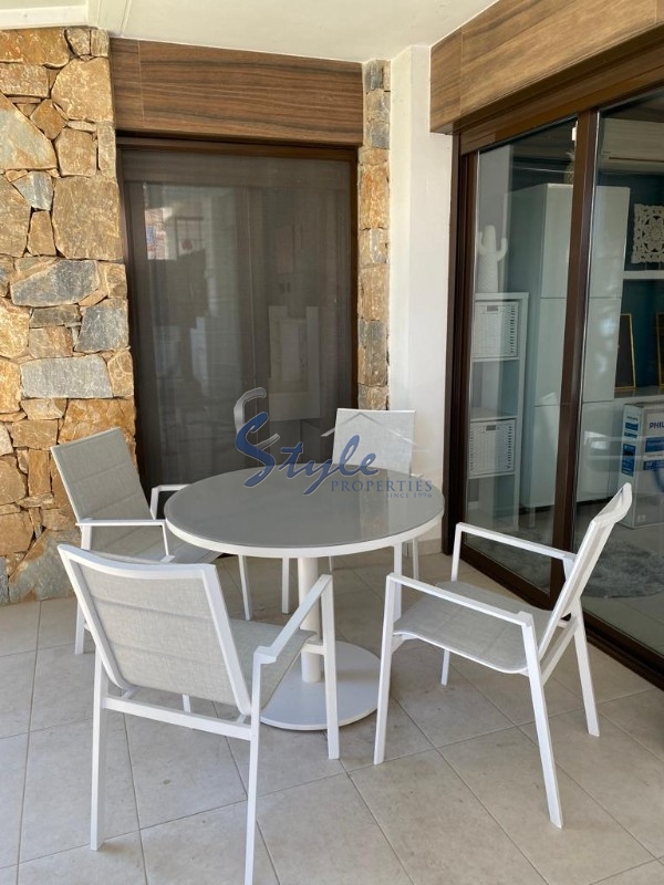 Comprar villa con piscina en Lomas de Cabo Roig, Orihuela Costa cerca del mar. ID 6053