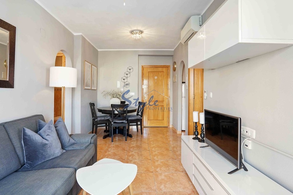 Buy apartment in Costa Blanca steps from the sea and beach in Torrevieja, Playa Central. ID: 6065
