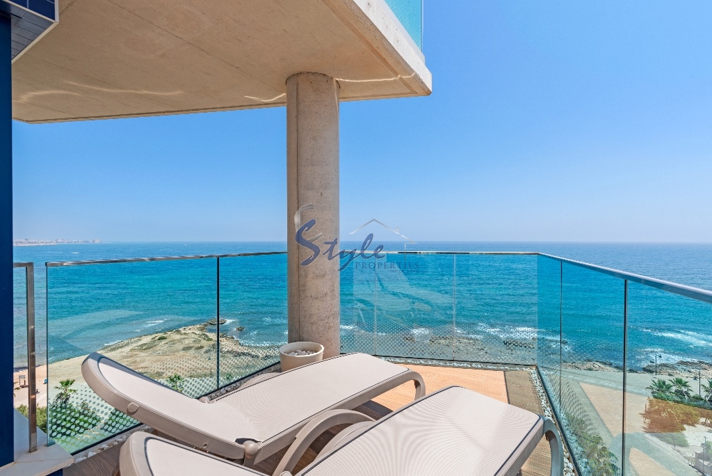 For sale front line luxury apartment in Sea Seanses, Punta Prima, Costa Blanca- ID1536