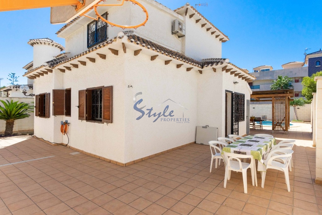 Buy Detached Villa in La Zenia, close to beaches of Orihuela Costa. ID: 6097