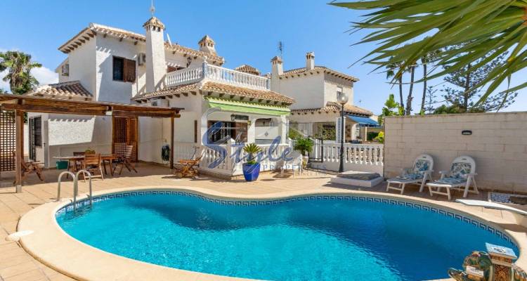 Comprar Villa independiente en La Zenia, cerca de las playas de Orihuela Costa. ID: 6097