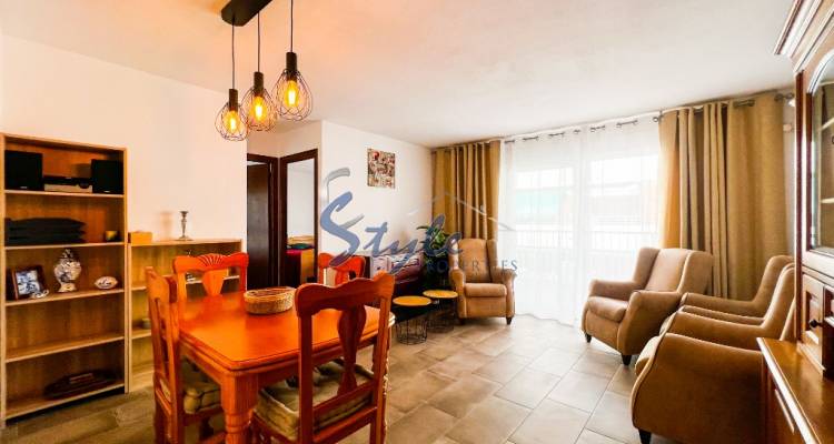 Se vende apartamento de 4 dormitorios a pocos pasos de la playa en Torrevieja, Costa Blanca, España. ID2713