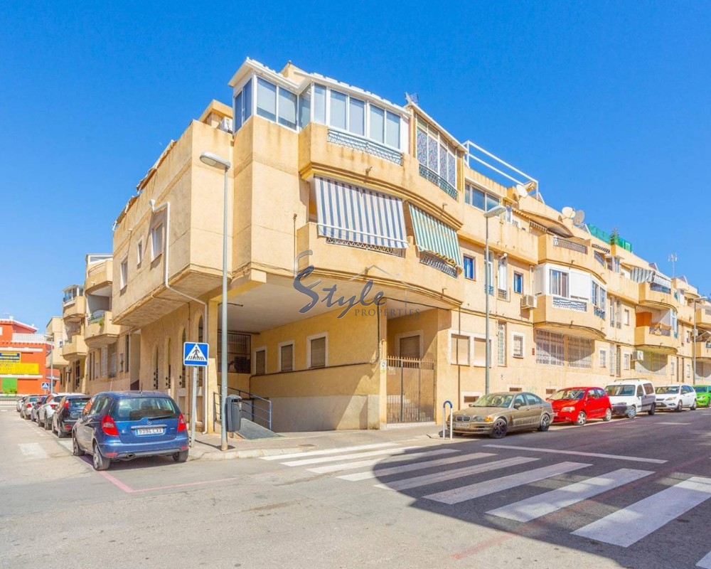 Se vende apartamento de 3 dormitorios con orientación sur en Torrevieja, Costa Blanca, España. ID1776