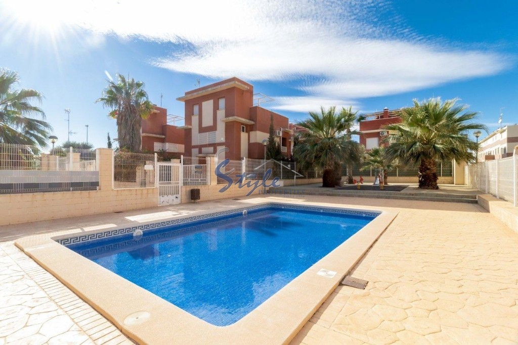 Se vende villa de 3 dormitorios en Lomas De Cabo Roig, Costa Blanca, España. ID1623