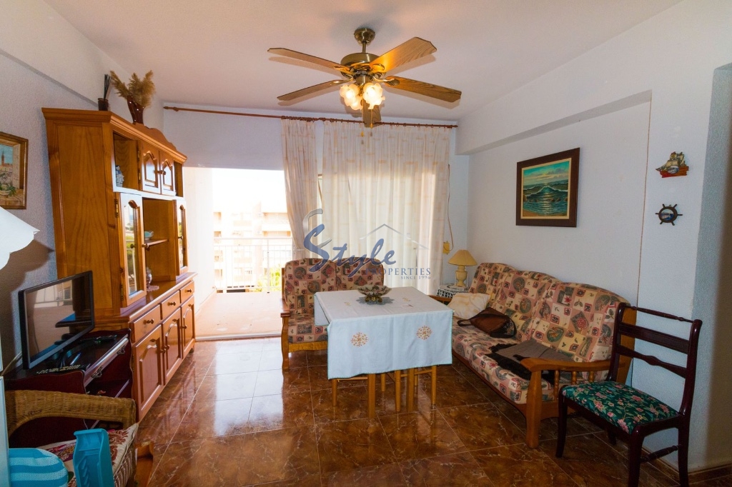 For sale cheap apartment close to the beach in Punta Prima, Orihuela Costa, Costa Blanca, Spain. ID1704