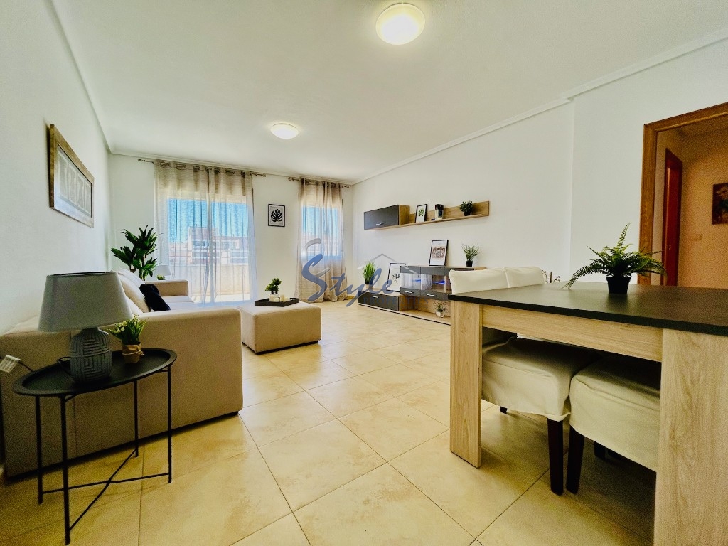 Buy penthouse apartment in Costa Blanca steps from the sea and beach in Torrevieja, Playa Central. ID: 6159