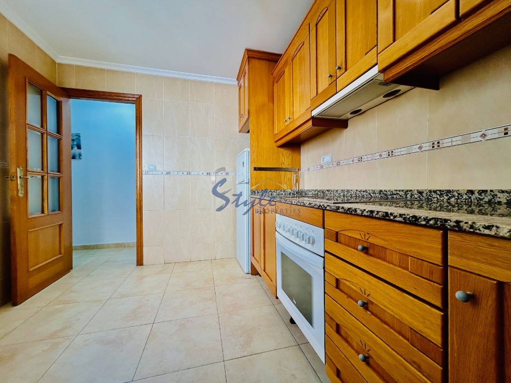 Buy penthouse apartment in Costa Blanca steps from the sea and beach in Torrevieja, Playa Central. ID: 6159