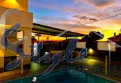 Comprar chalet independiente con bonitas zonas ajardinadas y piscina en La Florida, Torrevieja. ID 6160
