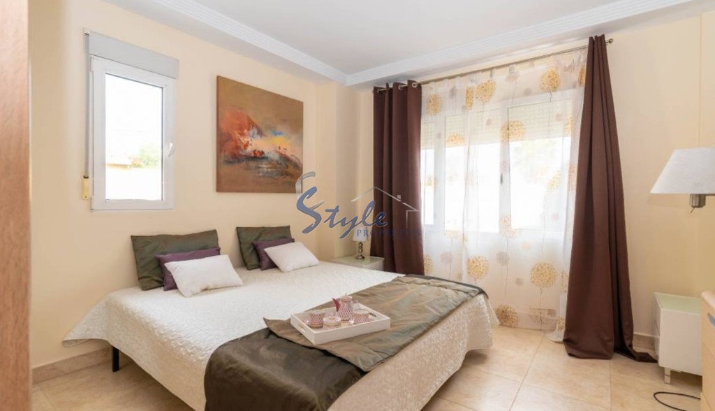 For sale villa with garden and pool in Torrevieja. ID 1814