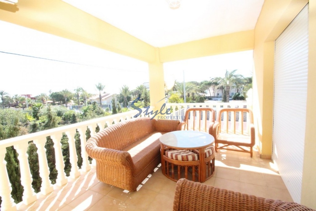 Buy Villa with pool in Costa Blanca close to sea in Cabo Roig, Orihuela Costa. ID: 6167