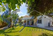 For sale beachside detached house 4 bedrooms in Punta Prima, Orihuela Costa, Costa Blanca. ID1370