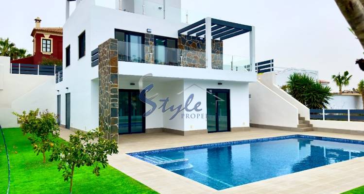 Продается последняя отдельностоящая вилла напротив гольфа La Marquesa в Сьюдад-Кесада, Коста-Бланка, Испания. ID ON2100