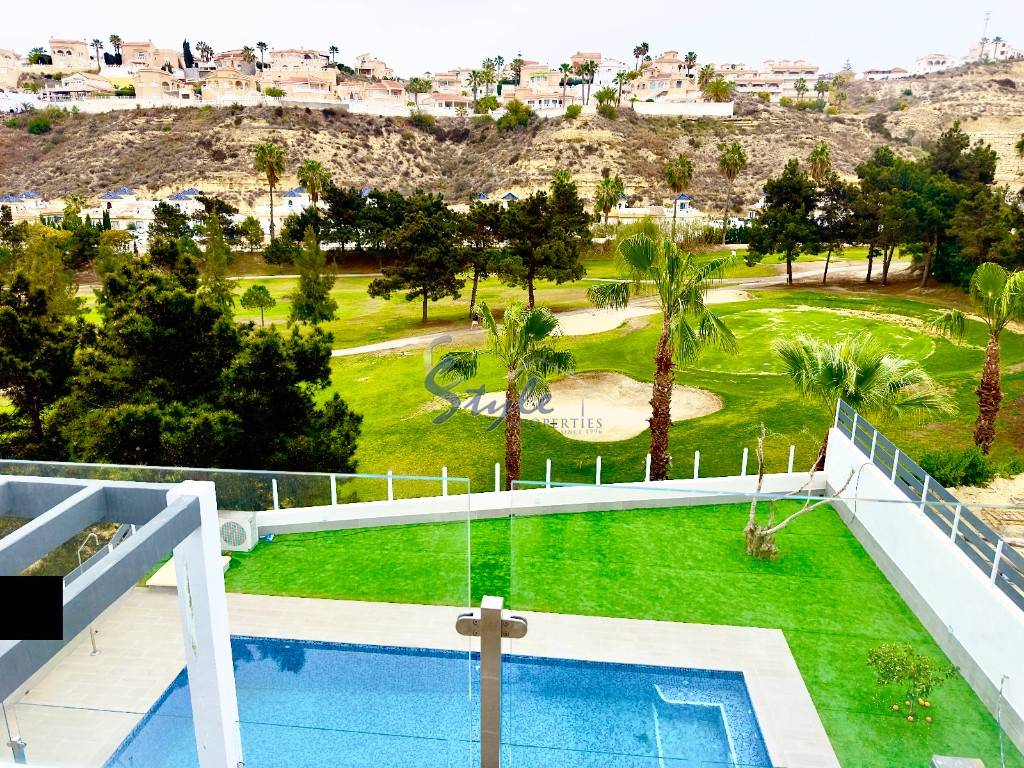 Продается последняя отдельностоящая вилла напротив гольфа La Marquesa в Сьюдад-Кесада, Коста-Бланка, Испания. ID ON2100