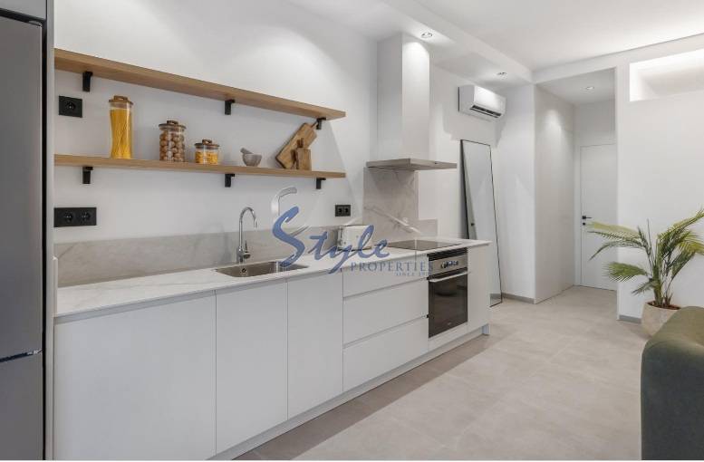 Новые квартиры на первом этаже на продажу недалеко от моря в Торревьехе, Коста Бланка, Испания, ON1901