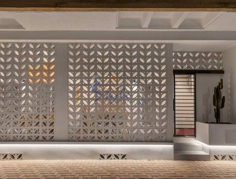 Новые квартиры на первом этаже на продажу недалеко от моря в Торревьехе, Коста Бланка, Испания, ON1901