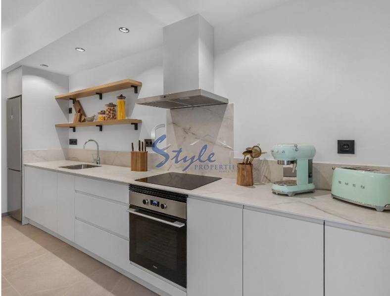 Новые квартиры на первом этаже на продажу недалеко от моря в Торревьехе, Коста Бланка, Испания, ON1901