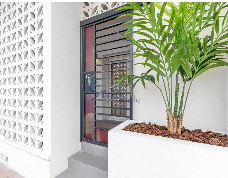 Новые квартиры на первом этаже на продажу недалеко от моря в Торревьехе, Коста Бланка, Испания, ON1901